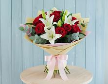 Букет цветов из:  Лилии и Розы в Букановской