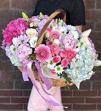 Композиция солнечный день в Букановской Цветочная композиция из Розы, Хризантемы, Пионы и Лизиантусы в корзине в Букановской
