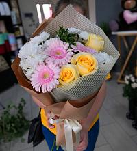 Букет цветов из:  Герберы, Розы и Хризантемы в Букановской
