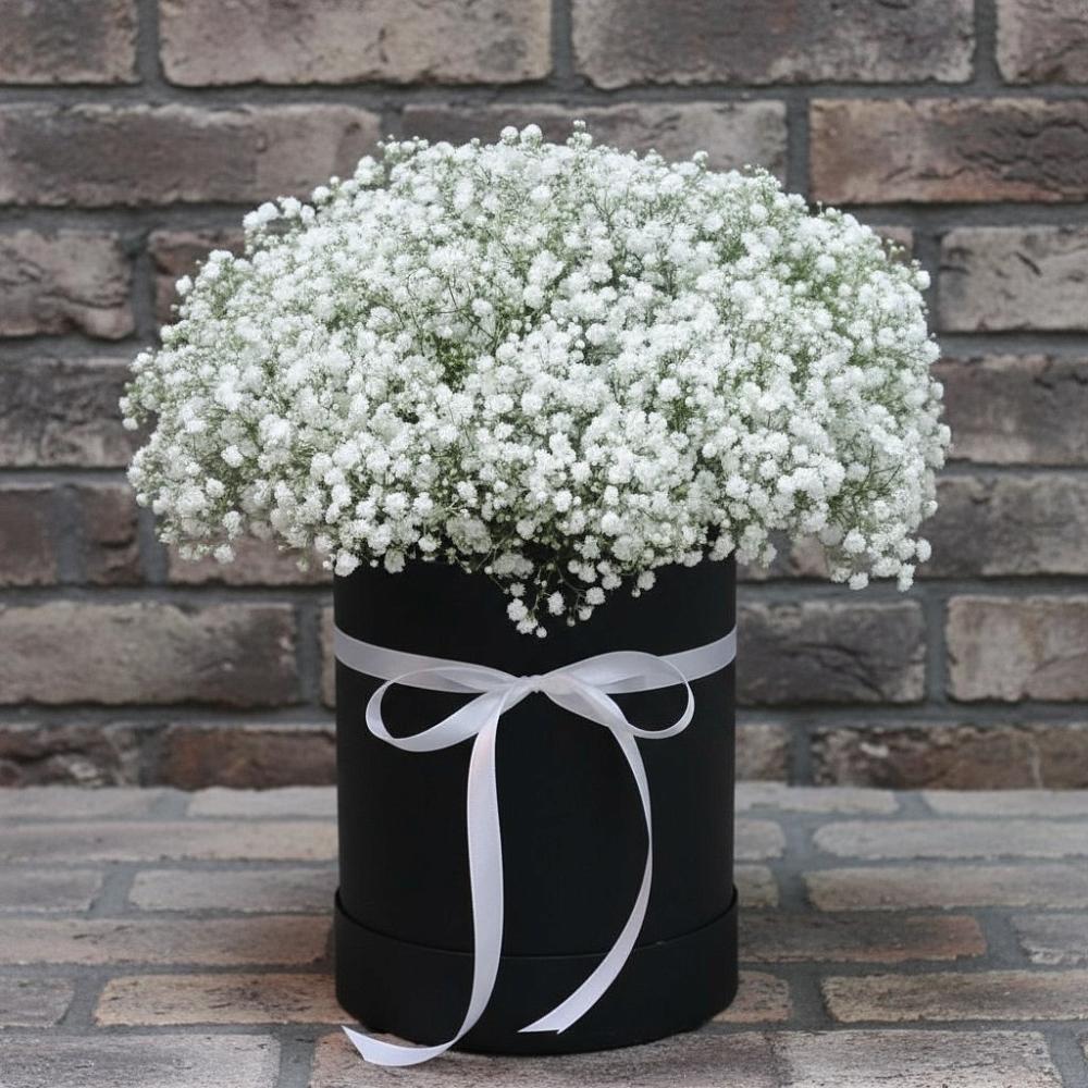 Цветочная композиция из Гипсофила в шляпной коробке в Букановской