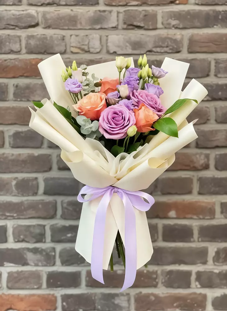 Букет цветов из: Лизиантусы и Розы в Букановской