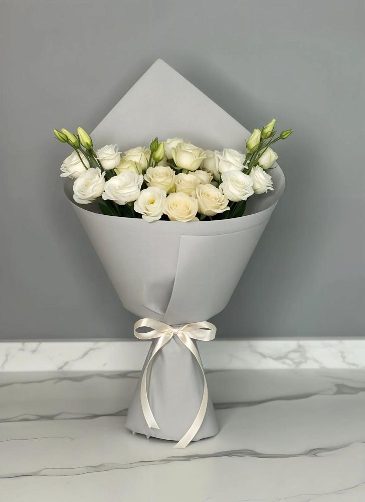 Букет цветов из: Розы и Лизиантусы в Букановской