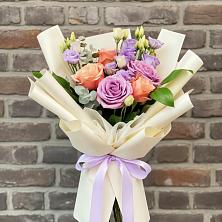 Букет цветов из:  Лизиантусы и Розы в Букановской