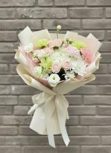 Букет цветов из:  Гвоздики, Розы, Лизиантусы и Хризантемы в Букановской
