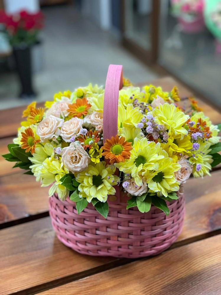 Цветочная композиция из Хризантемы и Розы в корзине в Букановской