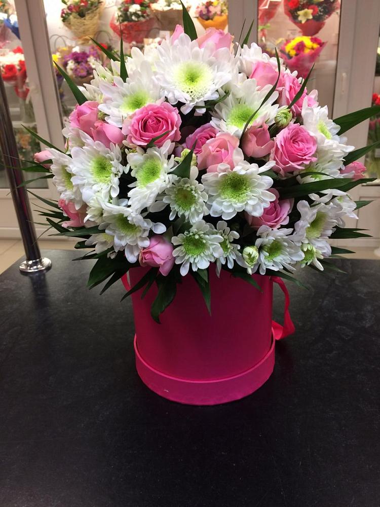 Цветочная композиция из Розы и Хризантемы в шляпной коробке в Букановской