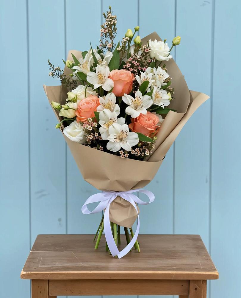 Букет цветов из: Альстромерии, Лизиантусы, Розы и Хризантемы в Букановской